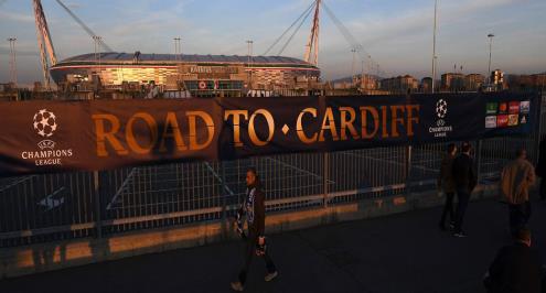 يوفنتوس يصل مطار تورينو استعدادا للسفر إلى كارديف